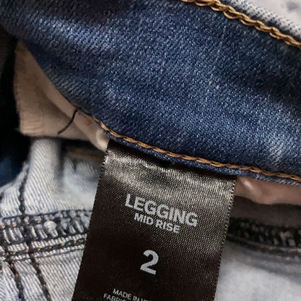 Mid Rise Distressed Legging - Picture 6 of 7